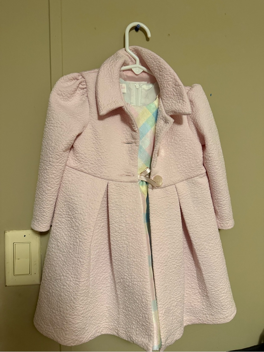 Girls' Pink Textured Winter Coat with Bow Closure - Picture 1 of 2